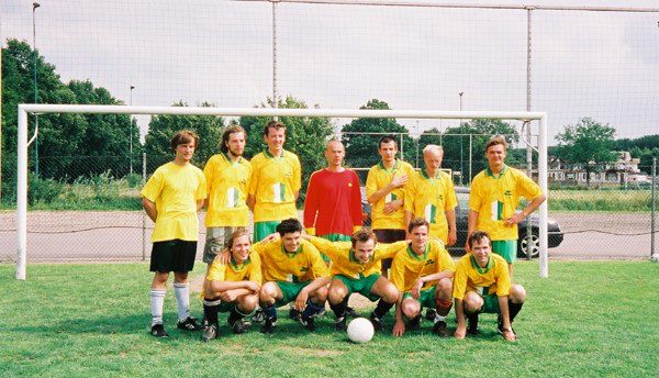 Zelta Cirks team 2001